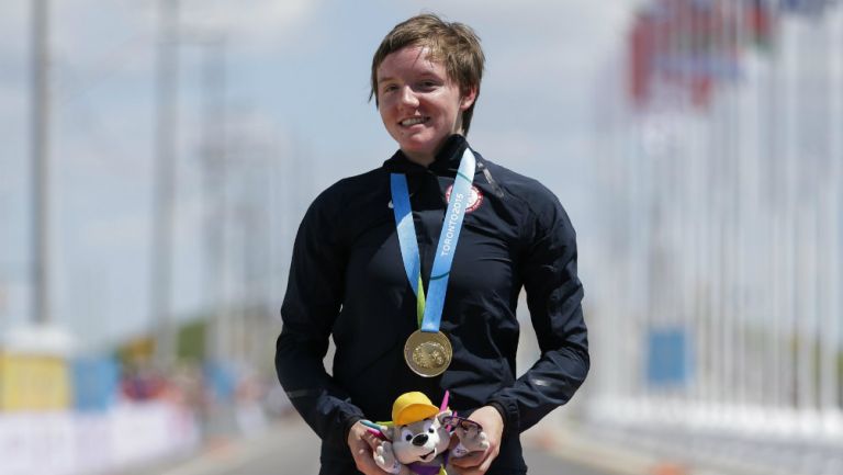 Kelly Catlin con su medalla