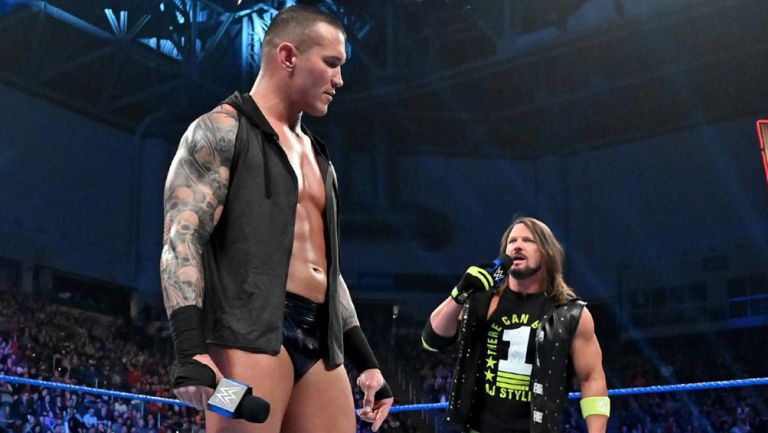 AJ Styles y Randy Orton se encaran en SmacDown