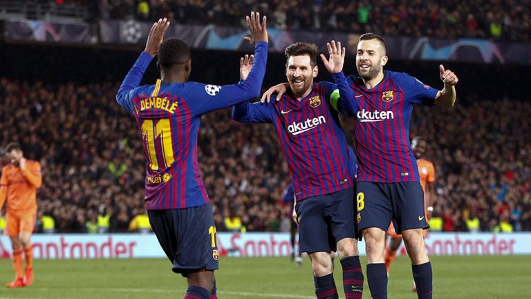 Barcelona festejando un gol ante el Lyon 