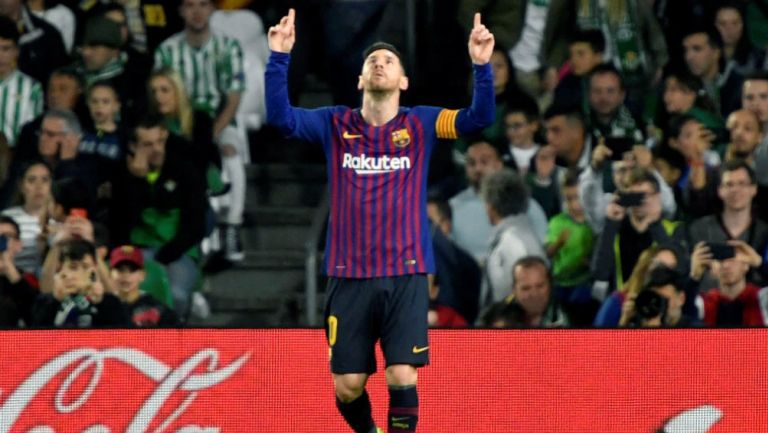 Messi festeja una anotación con el Barcelona en La Liga 
