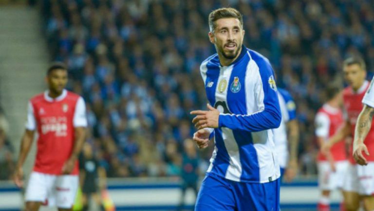 Herrera festeja gol con el Porto