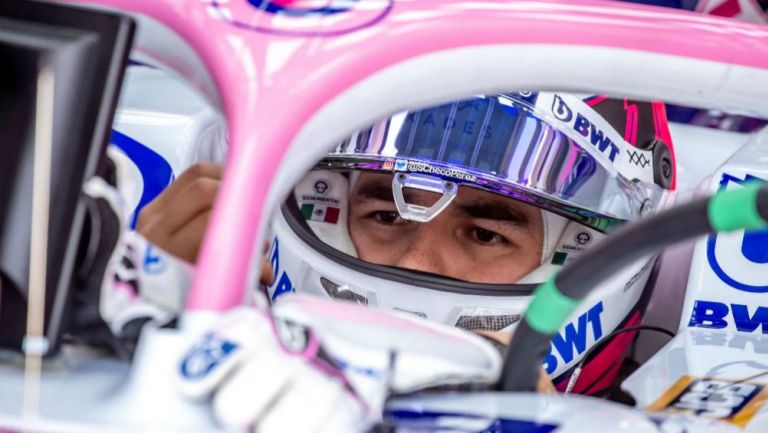 Sergio Pérez dentro de su monoplaza en el GP de Bahrein