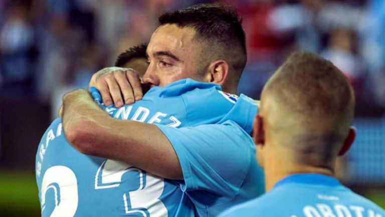 Iago Aspas celebra gol con Brais Méndez