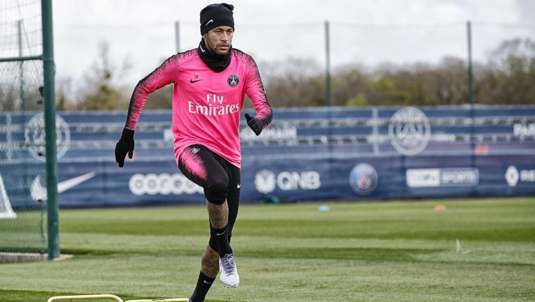 Neymar durante entrenamiento del PSG 