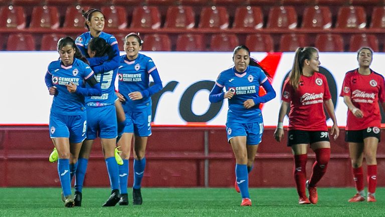 Jugadoras de Cruz Azul celebran gol contra Xolos 