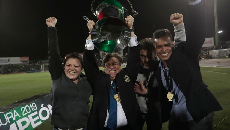 Miguel Herrera levanta el título del C2019 en Copa MX
