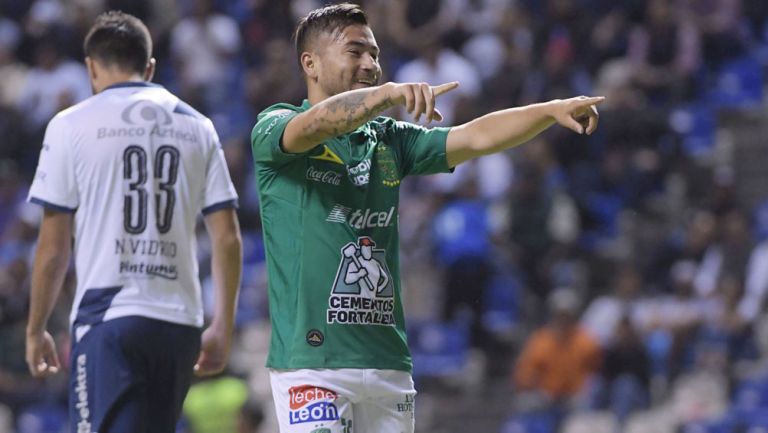 Jean Meneses festeja gol ante Puebla en la J14 del C2019