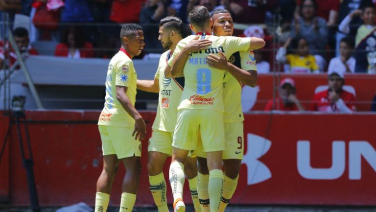 Jugadores del América festejan un gol frente a Toluca