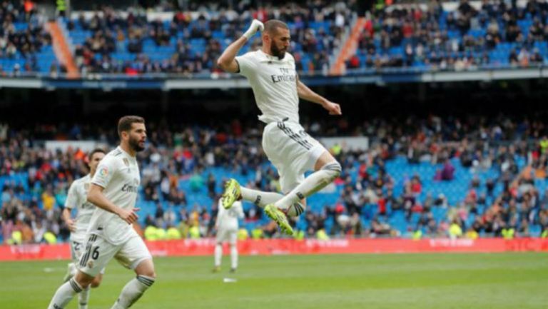 Benzema festeja gol con el Real Madrid