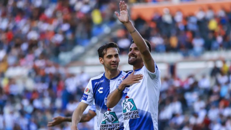 Raúl López y Franco Jara festejan un gol