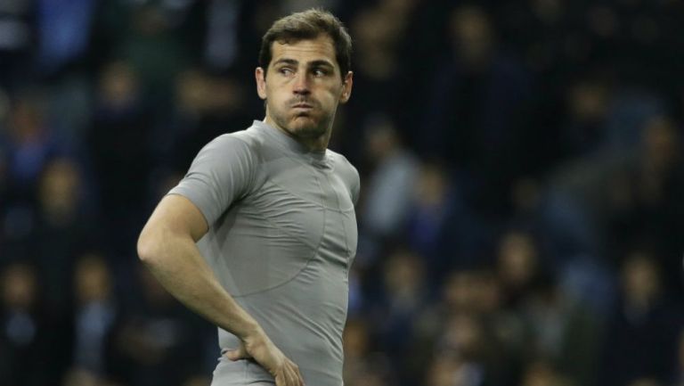 Iker Casillas, durante un juego con el Porto