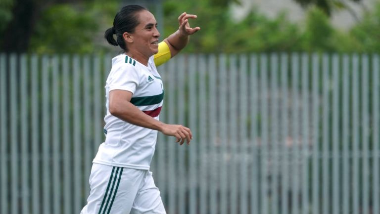 Mónica Ocampo festejando un gol con el Tri 