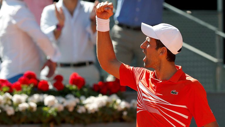 Novak Djokovic celebra victoria en Abierto de Madrid