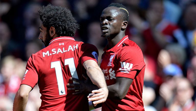 Salah y Mane durante el partido ante los Wolves 