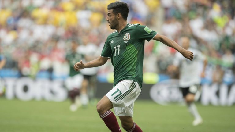 Carlos Vela durante un juego de México