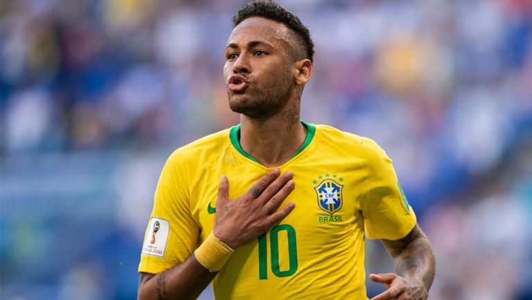 Neymar en festejo de gol con Brasil 