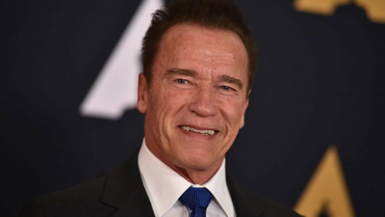 Arnold Schwarzenegger durante una alfombra roja 