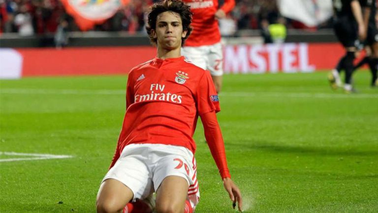 Joao Félix en festejo de gol con el Benfica 