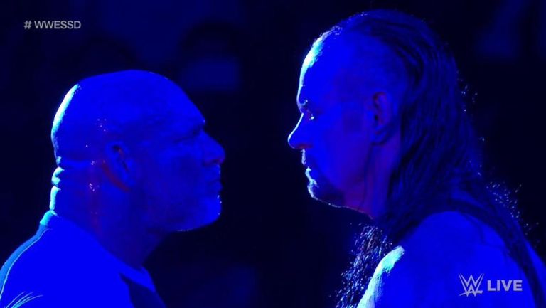 Momento en que Goldberg y Undertaker se encuentran en el ring