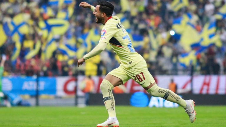 José Hernández festeja gol con América