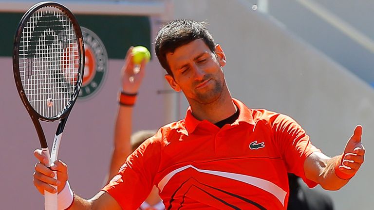 Novak Djokovic se lamenta durante Semifinal de Roland Garros 