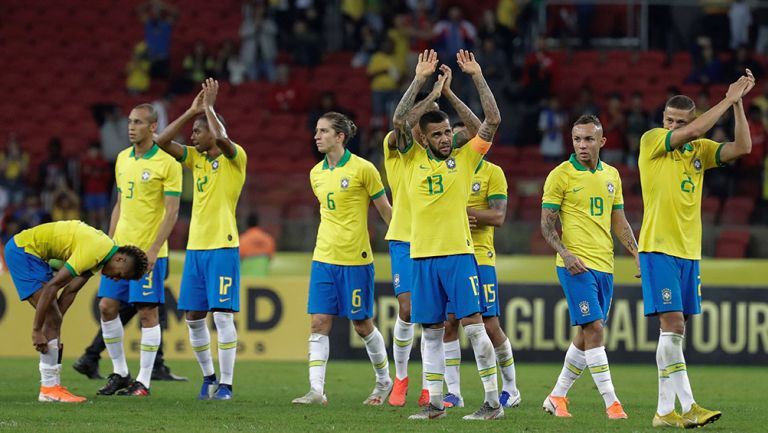 Jugadores de Brasil celebran victoria contra Honduras 