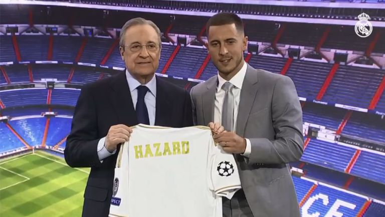 Hazard posa con la playera del Real Madrid