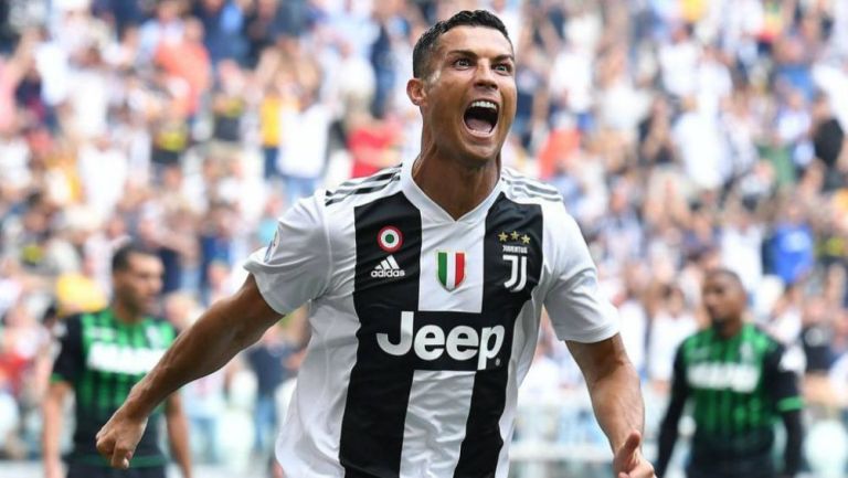 Cristiano festeja gol con Juventus