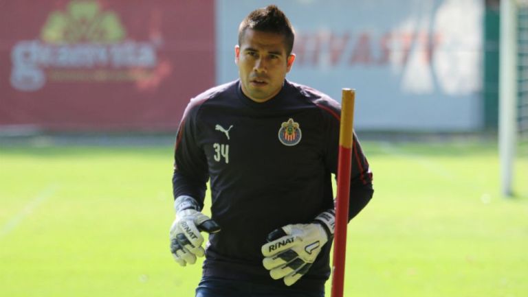 Miguel Jiménez durante un entrenamiento con Chivas