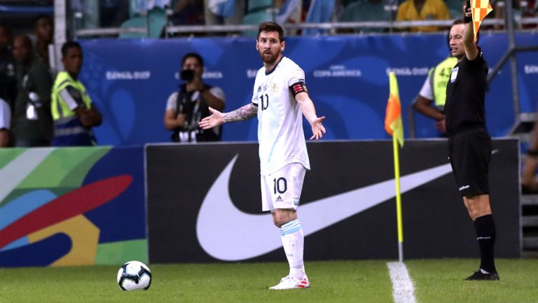 Lionel Messi durante un partido contra Colombia 
