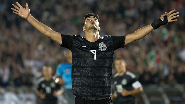 Raúl Jiménez festeja gol con la Selección Mexicana 
