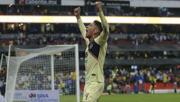 Álvarez festeja gol en el Estadio Azteca