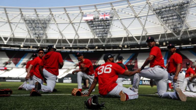 Jugadores de Red Sox se entrenan en el Olímpico de Londres