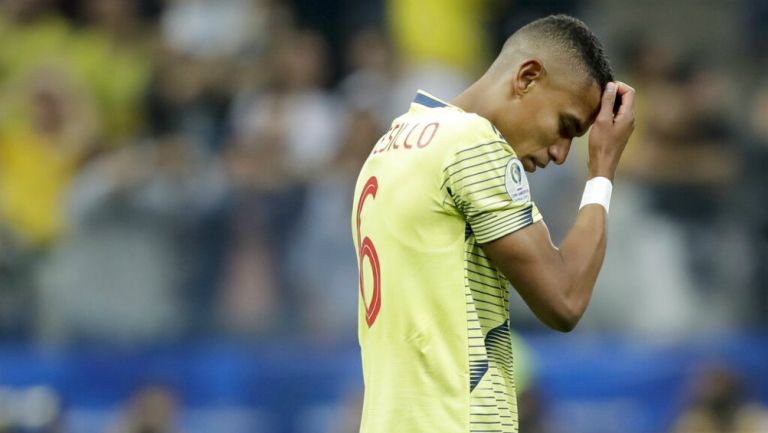 William Tesillo se lamenta tras fallar penalti con Colombia 