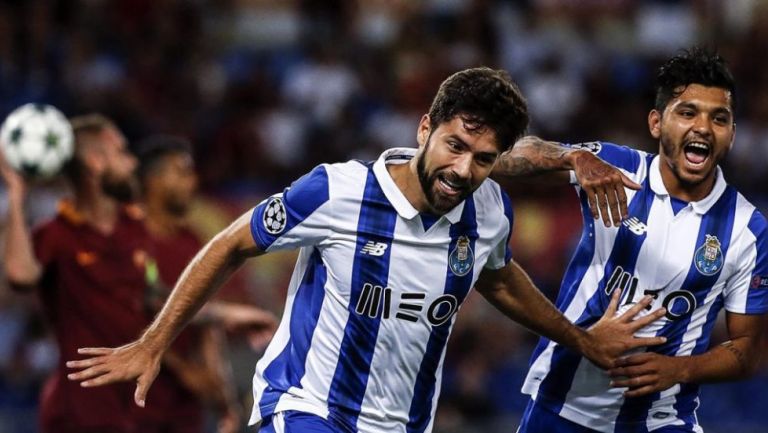 Felipe celebra una anotación con el Porto 