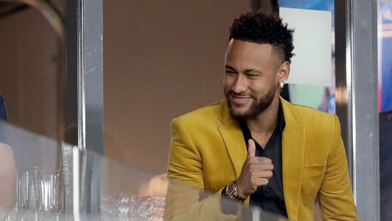 Neymar asiste al juego entre Brasil y Argentina