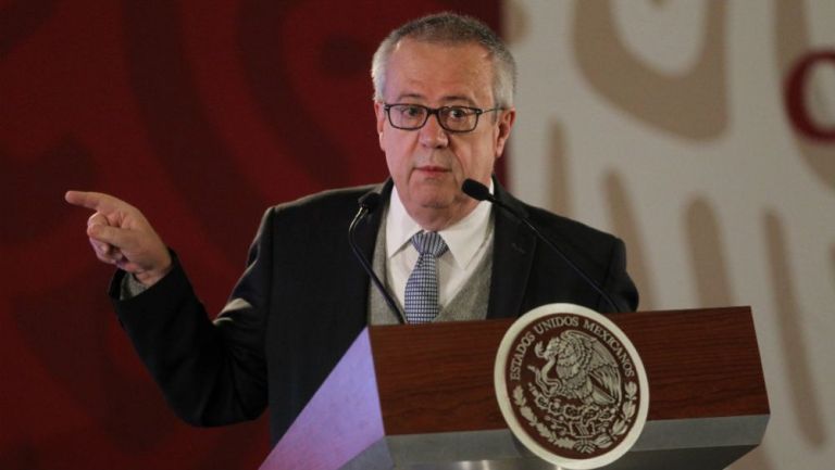 Carlos Urzúa, durante una rueda de prensa en Palacio Nacional