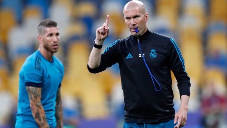 Zinedine Zidane dirige una sesión del Real Madrid 