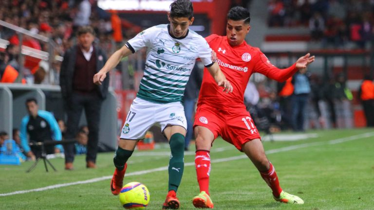 Leonel López durante un partido con Toluca en la temporada pasada