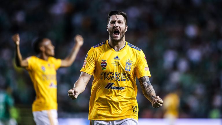 Gignac festeja un gol con Tigres 