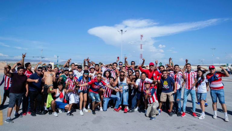 Aficionados de Chivas previo al encuentro ante Santos 