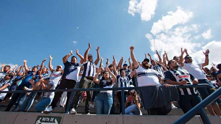Aficionados del Monterrey en las gradas del estadio Alfonso Lastras