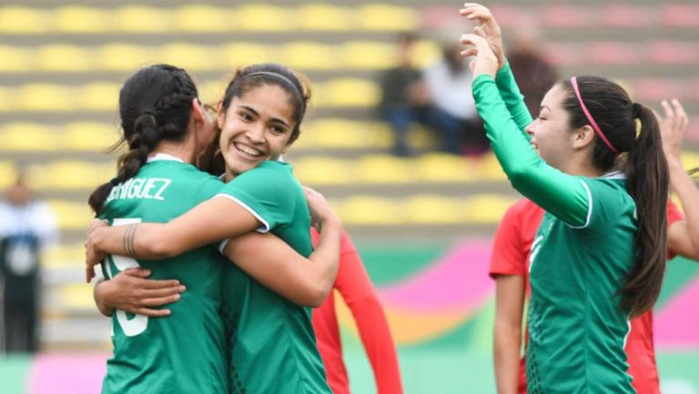 Jugadoras de Tri Femenil celebran gol en Lima