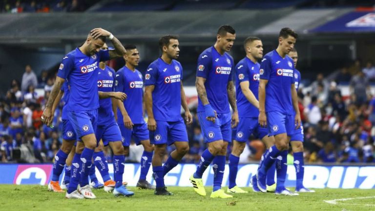 Jugadores de Cruz Azul tras un partido en el Estadio Azteca