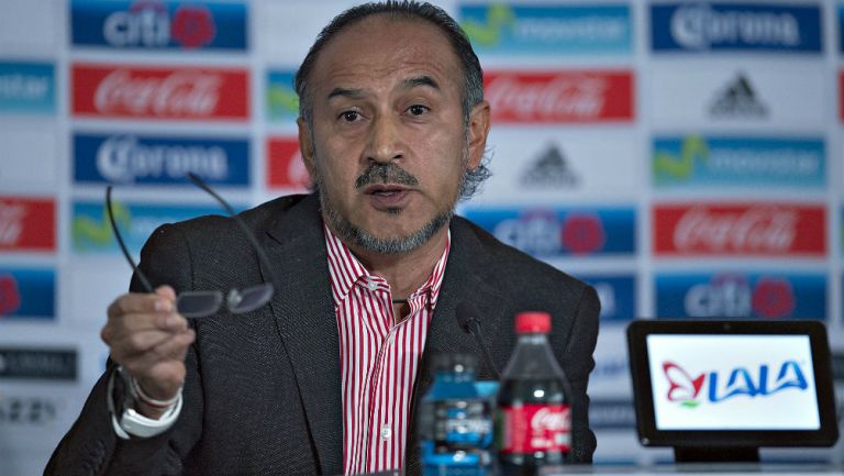 Raúl Gutiérrez en una conferencia de prensa