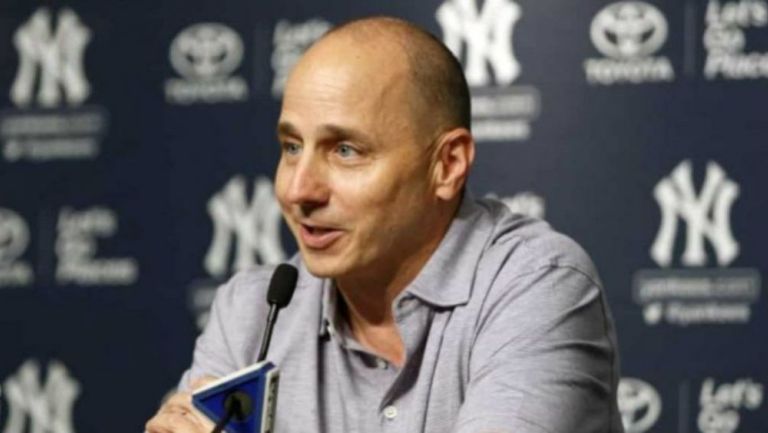 Brian Cashman, en una conferencia de prensa con Yankees