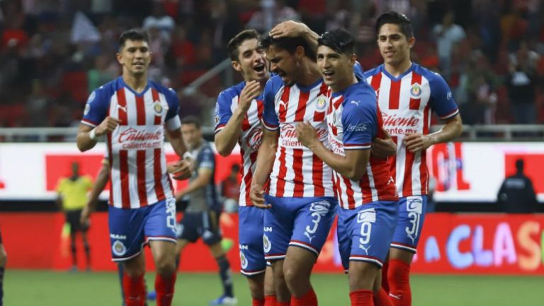 Jugadores de Chivas en el partido ante Atlético San Luis del A2019