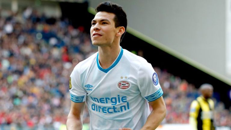 Hirving Lozano celebra un gol con el PSV