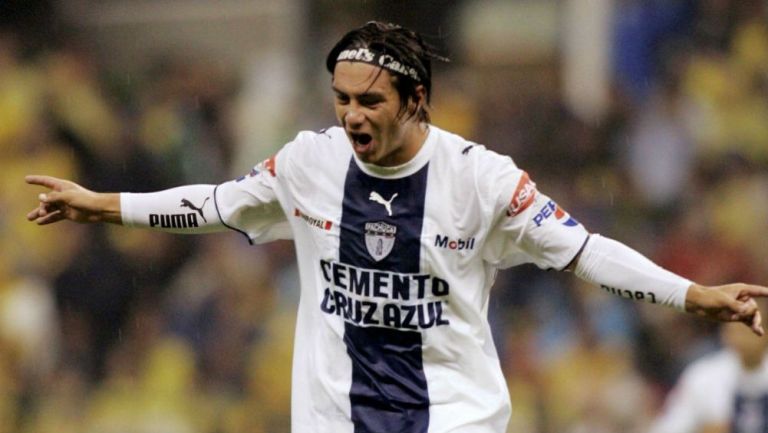 Juan Carlos Cacho festeja su gol vs América en la Final de C2007