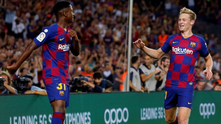 Ansu Fati y Frenkie de Jong celebran uno de sus goles ante Valencia
